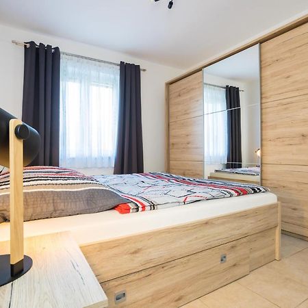 Apartments Sara Milohnici ภายนอก รูปภาพ