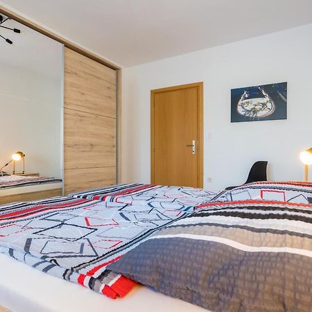 Apartments Sara Milohnici ภายนอก รูปภาพ