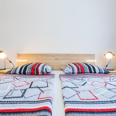 Apartments Sara Milohnici ภายนอก รูปภาพ