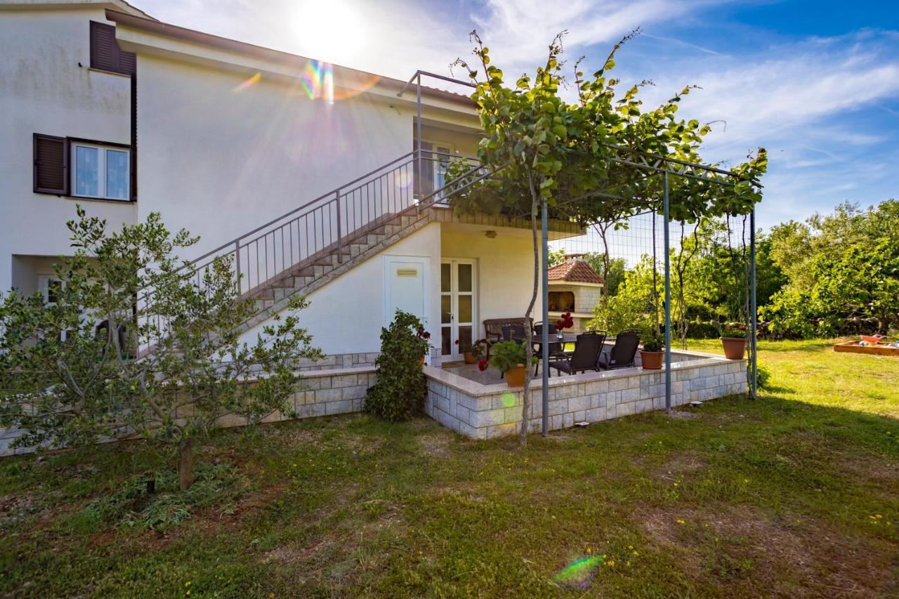 Apartments Sara Milohnici ภายนอก รูปภาพ