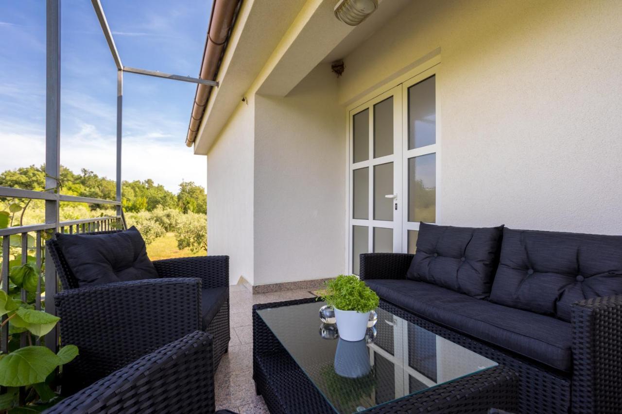 Apartments Sara Milohnici ภายนอก รูปภาพ
