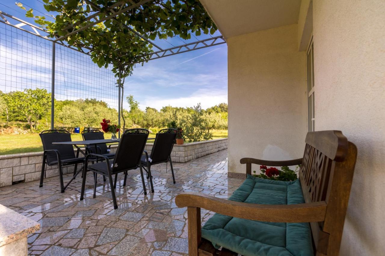 Apartments Sara Milohnici ภายนอก รูปภาพ