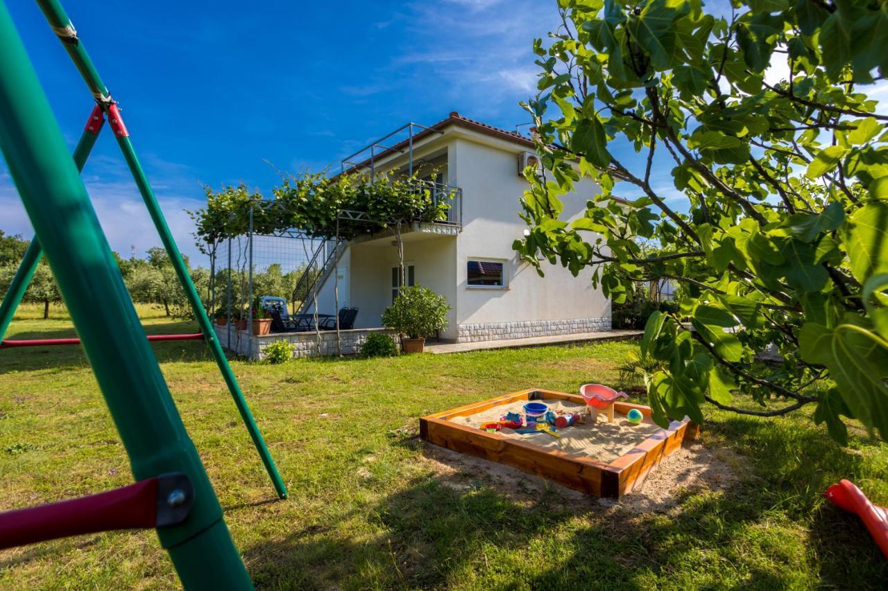 Apartments Sara Milohnici ภายนอก รูปภาพ