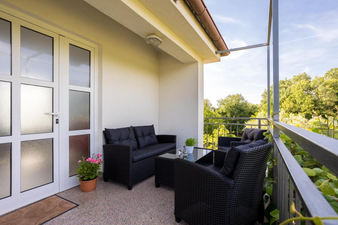 Apartments Sara Milohnici ภายนอก รูปภาพ