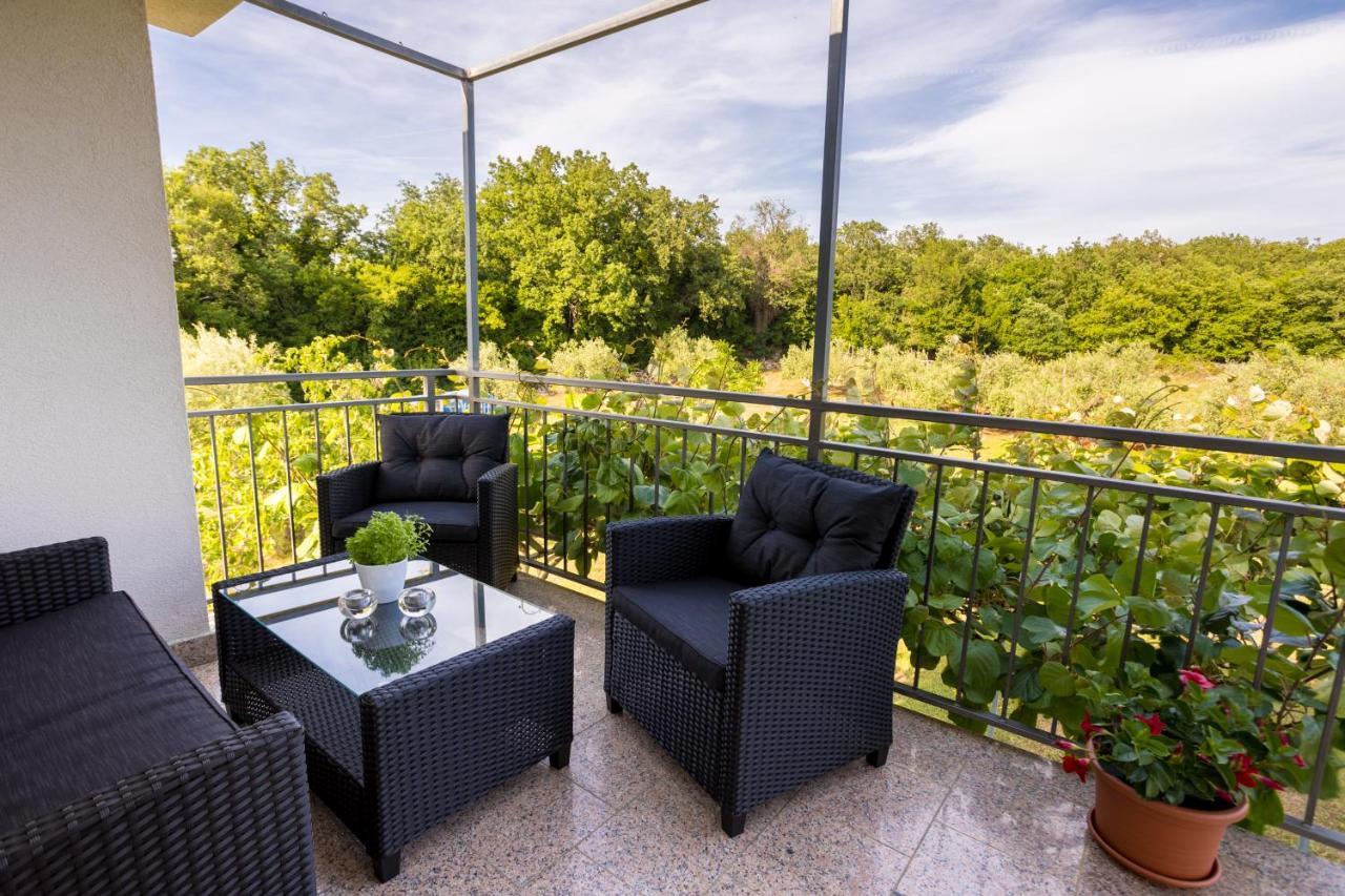 Apartments Sara Milohnici ภายนอก รูปภาพ