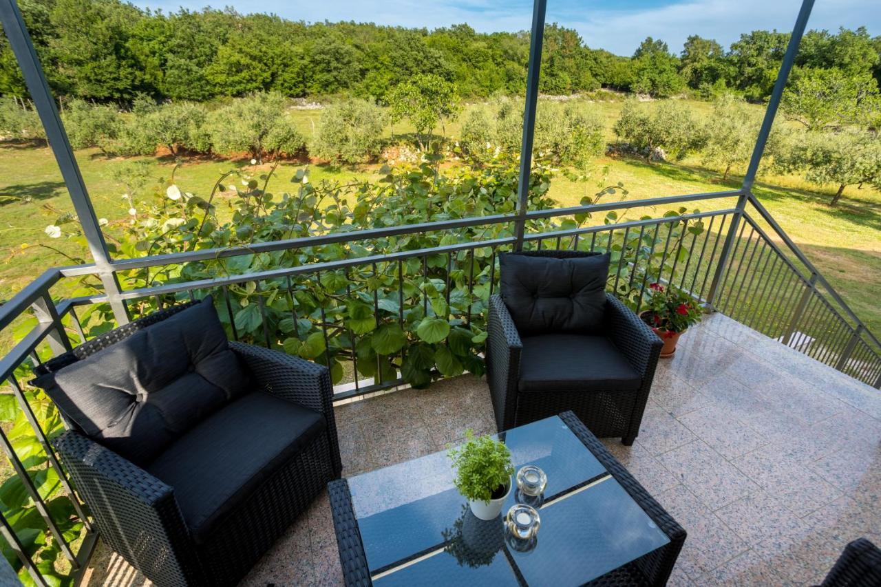 Apartments Sara Milohnici ภายนอก รูปภาพ
