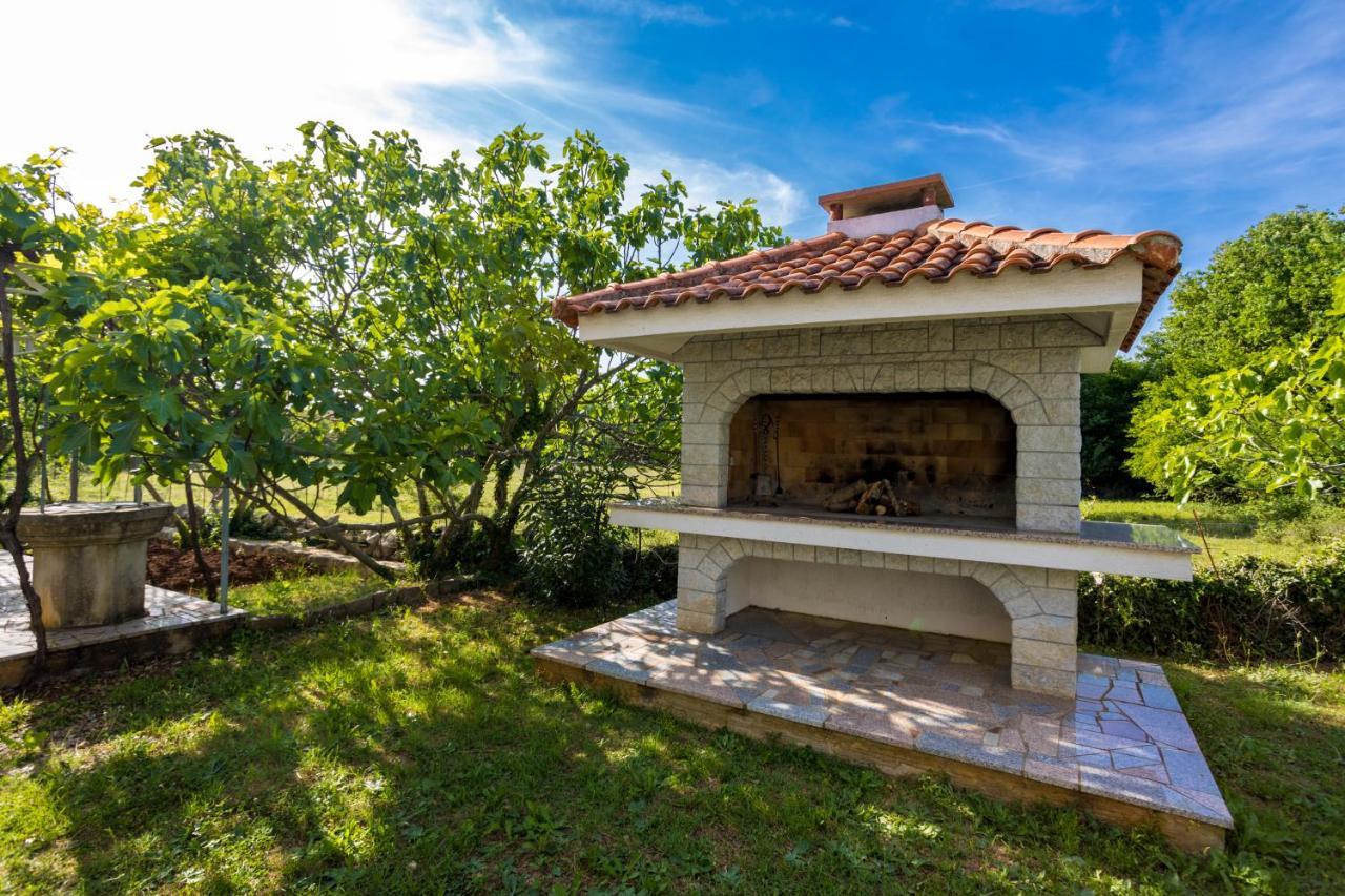 Apartments Sara Milohnici ภายนอก รูปภาพ