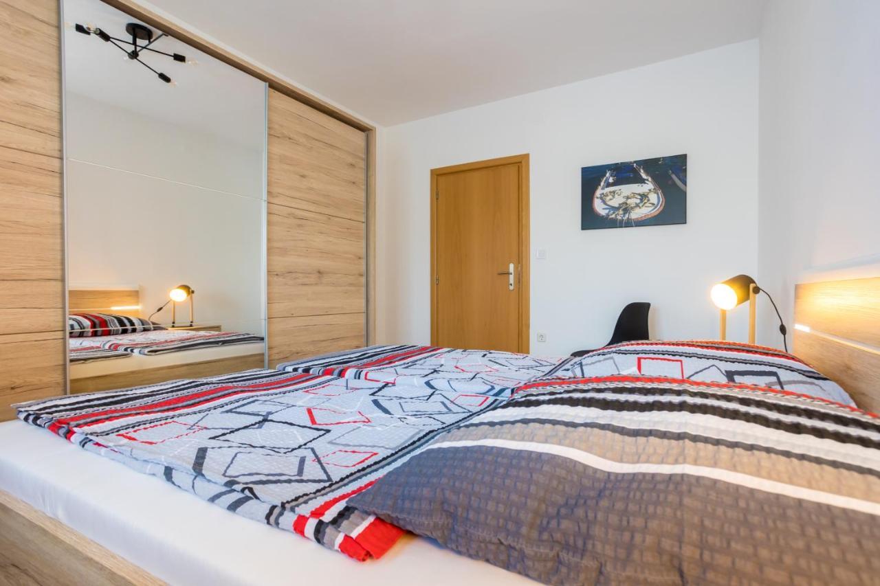 Apartments Sara Milohnici ภายนอก รูปภาพ