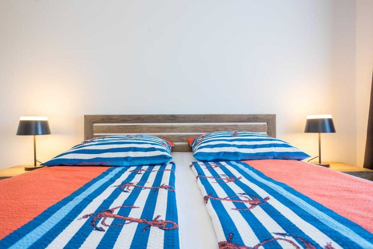 Apartments Sara Milohnici ภายนอก รูปภาพ