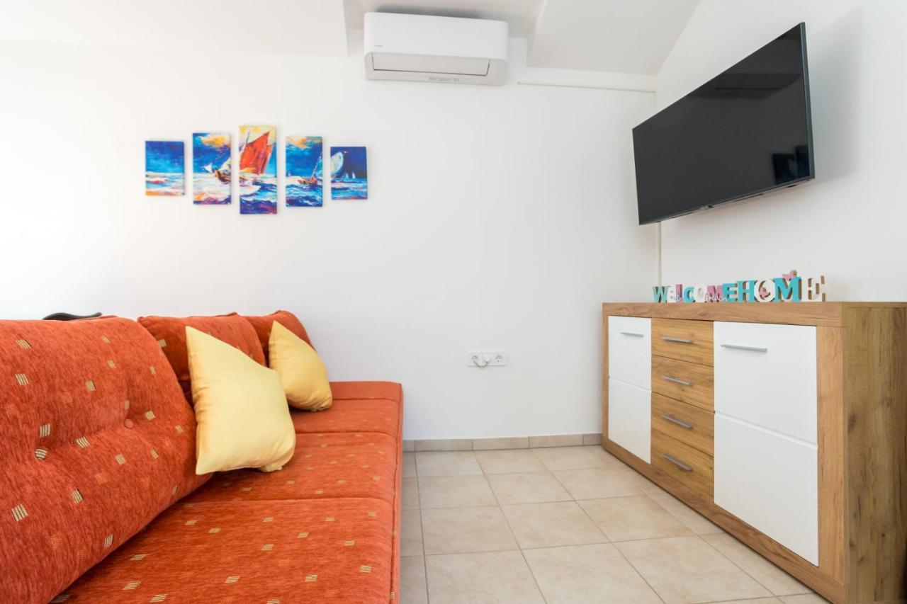 Apartments Sara Milohnici ภายนอก รูปภาพ