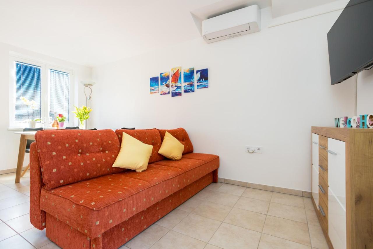 Apartments Sara Milohnici ภายนอก รูปภาพ