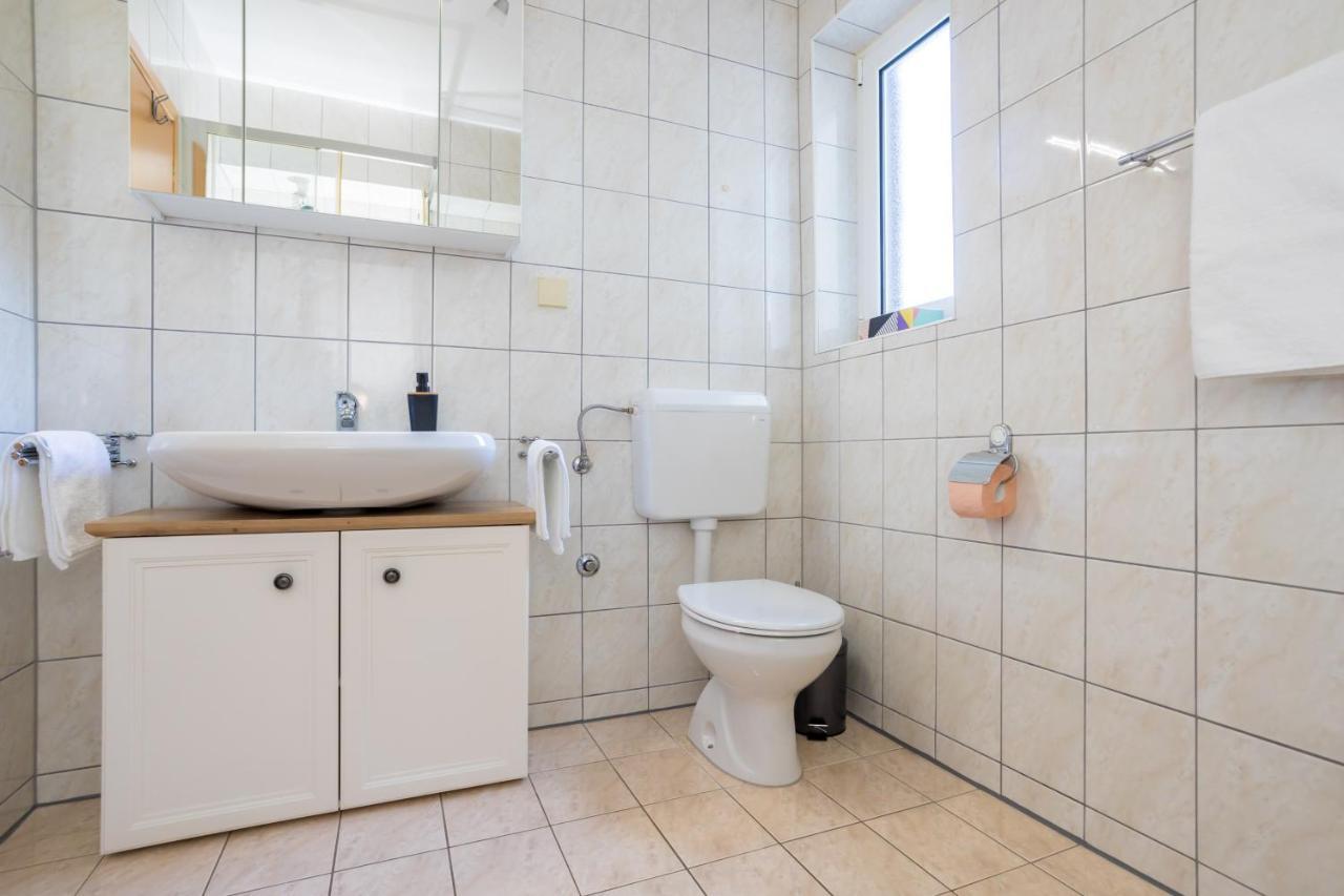 Apartments Sara Milohnici ภายนอก รูปภาพ