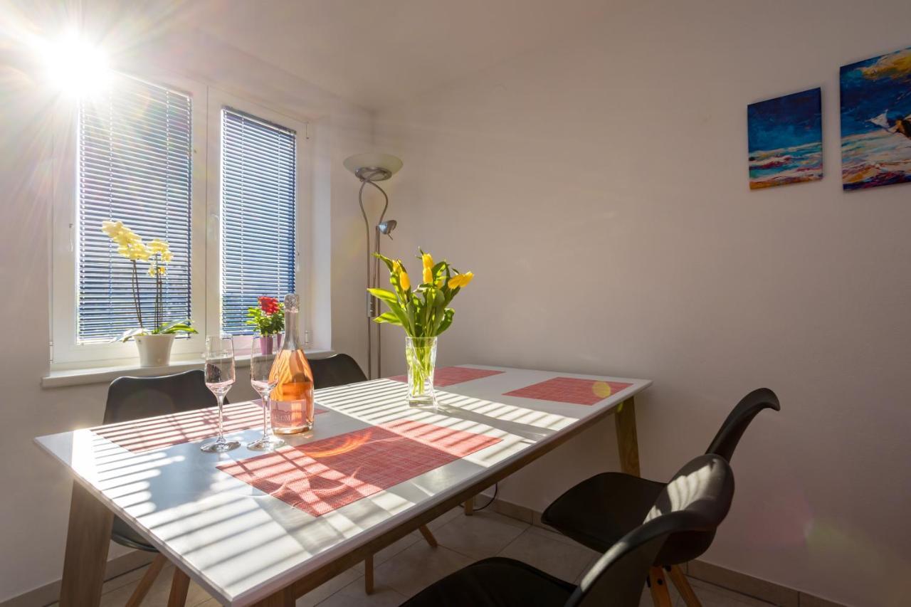 Apartments Sara Milohnici ภายนอก รูปภาพ