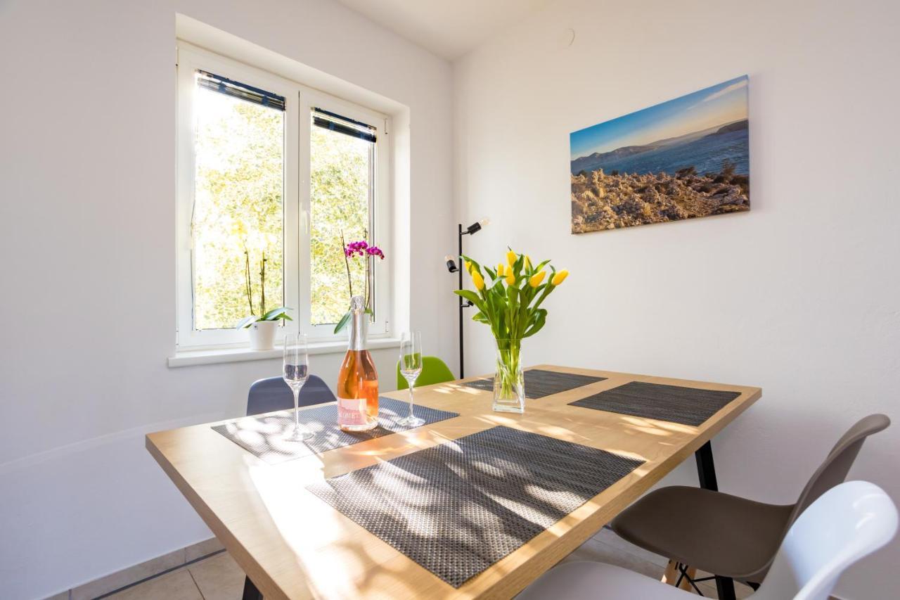 Apartments Sara Milohnici ภายนอก รูปภาพ