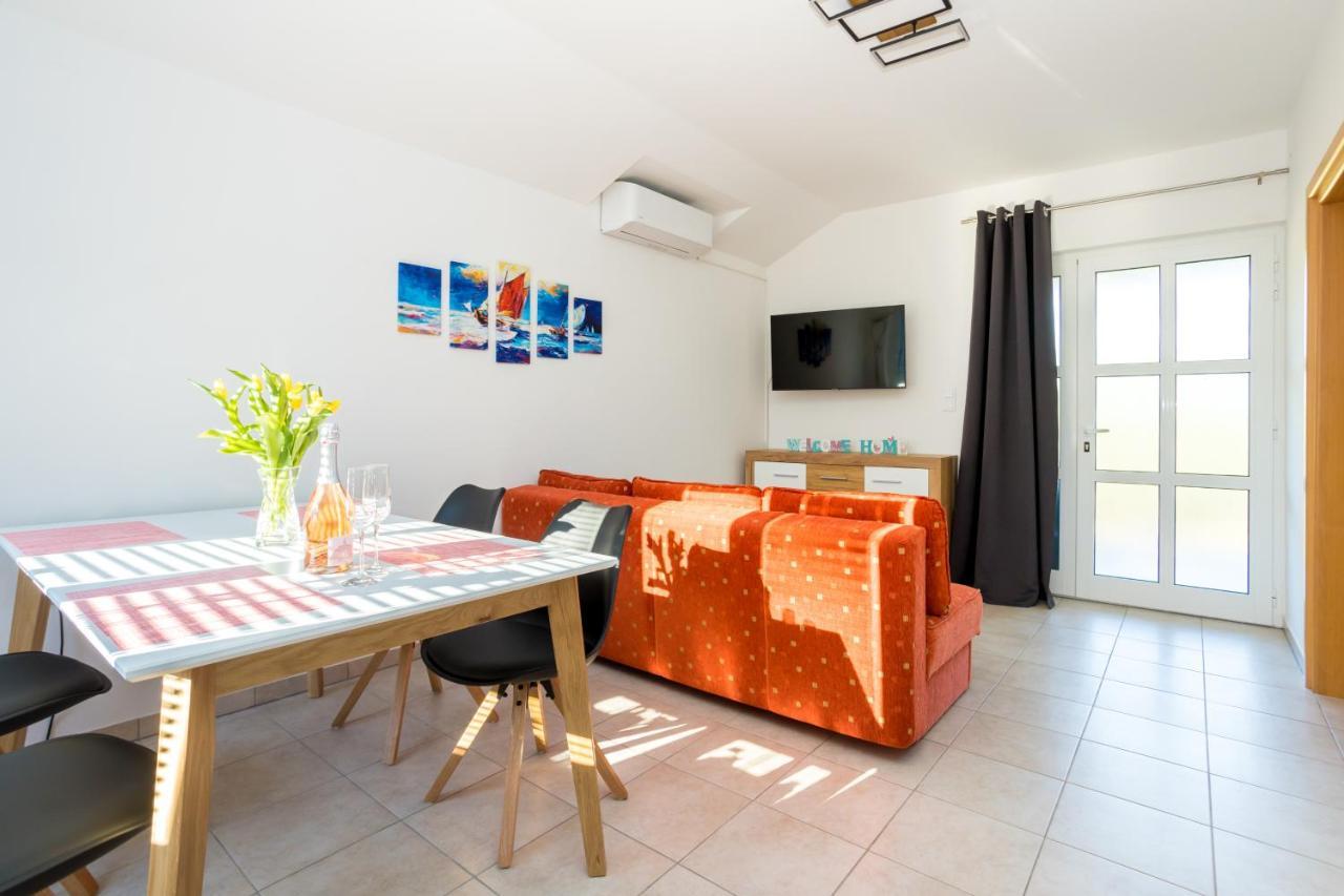 Apartments Sara Milohnici ภายนอก รูปภาพ
