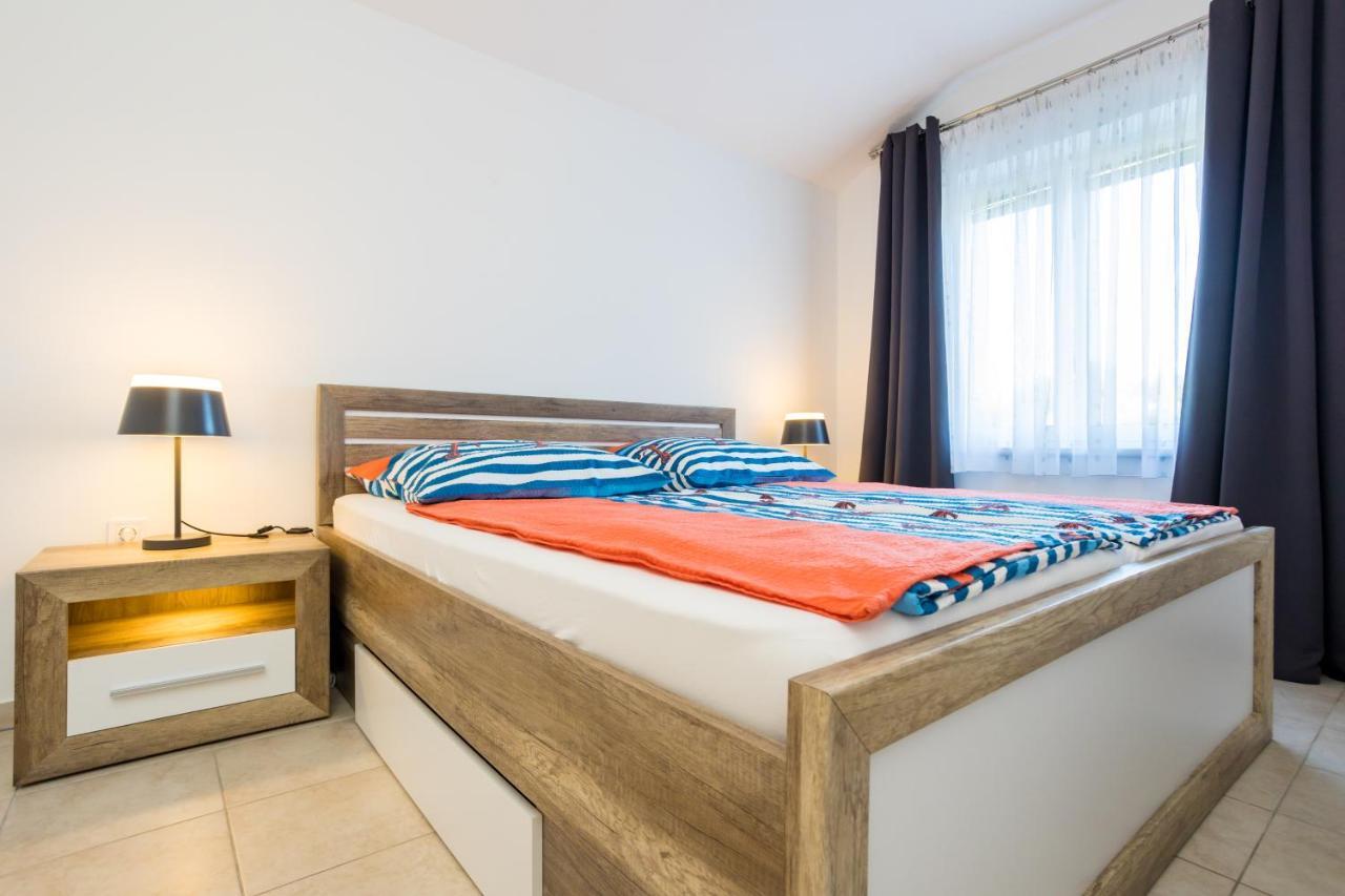 Apartments Sara Milohnici ภายนอก รูปภาพ