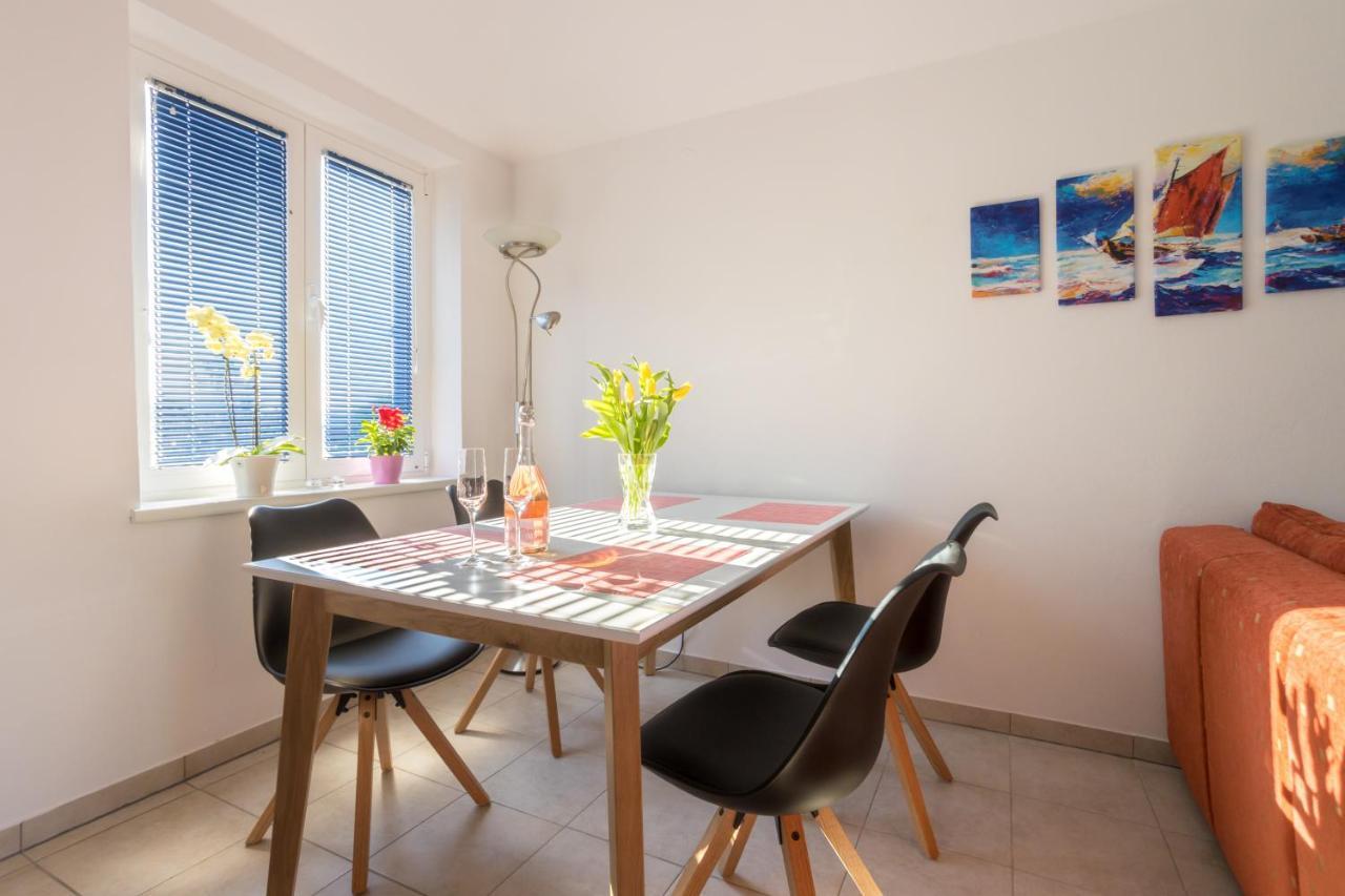 Apartments Sara Milohnici ภายนอก รูปภาพ
