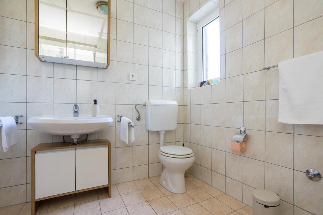Apartments Sara Milohnici ภายนอก รูปภาพ